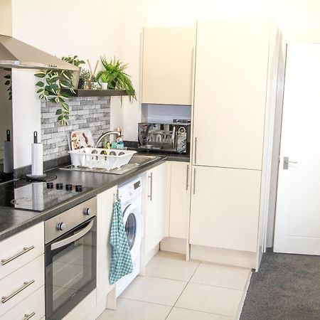 Cozy And Charming - 1 Bedroom Apartment - Free Parking, Transit Links, Close To Stadiums Manchester Eksteriør bilde